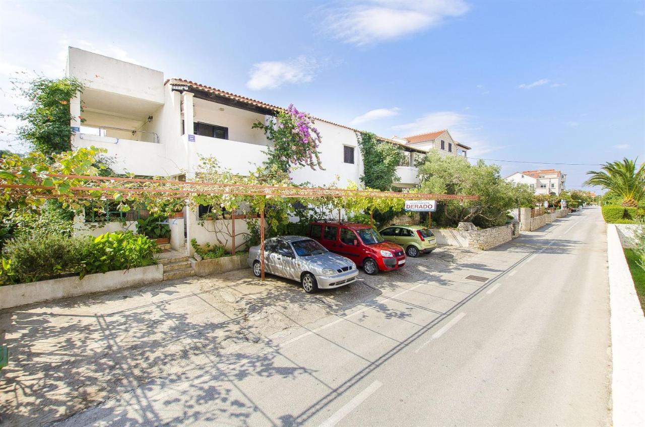 Apartments Derado Supetar Exterior foto